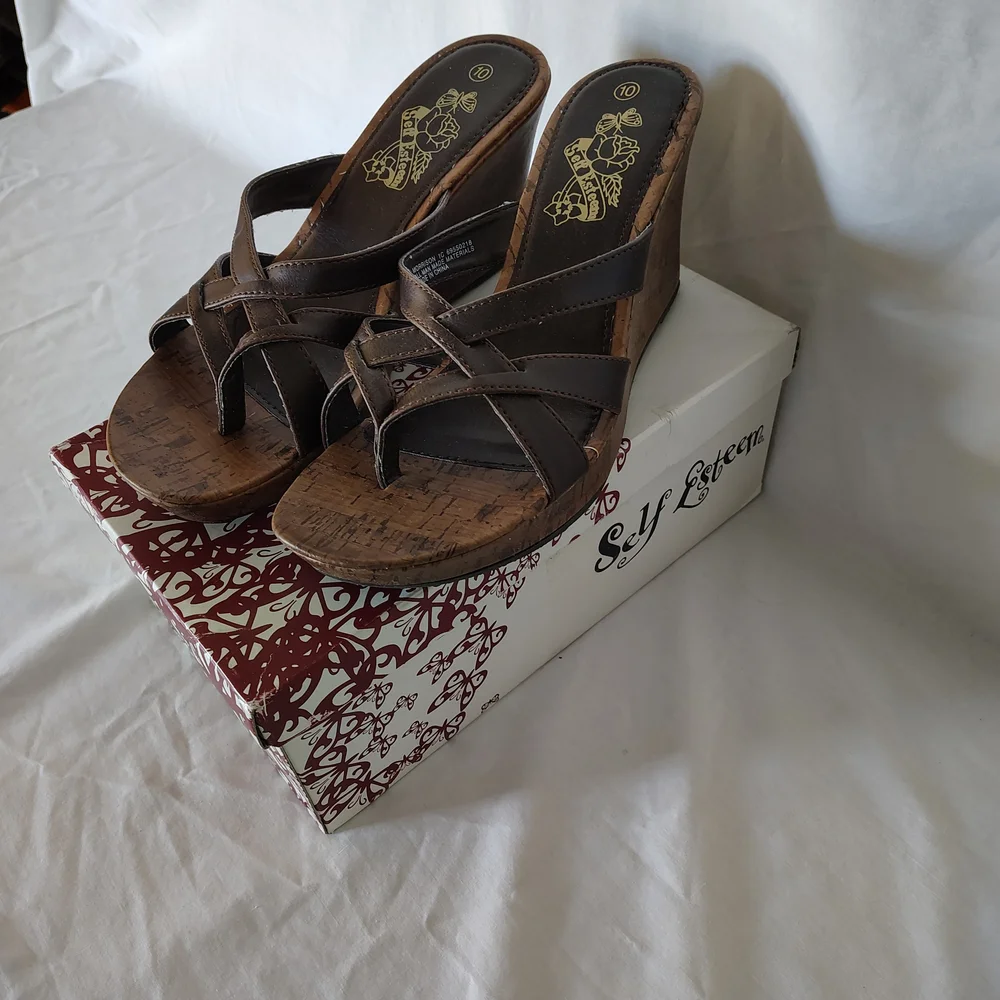 Self Esteem Brown Sandals Comfortable Thong Style - Picture 2 of 8